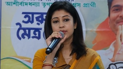 ১ কেজি সোনার গয়না, বাজারমূল্য ১ কোটির বেশি! সোনায়-মোড়া TMC-র লাভলি,মোট সম্পদ কত ১ কেজি সোনার গয়না, বাজারমূল্য ১ কোটির বেশি! সোনায়-মোড়া TMC-র লাভলি,মোট সম্পদ কত