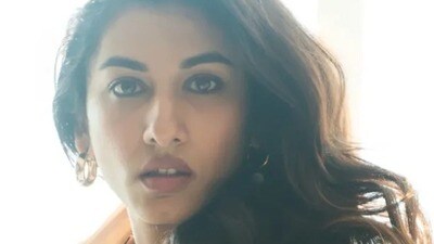 <p>యాంకర్ గా పేరు తెచ్చుకున్న విష్ణుప్రియ, ఆ తర్వాత యూట్యూబ్ డ్యాన్స్ వీడియోలతో అదరగొట్టింది. అనంతరం బిగ్ బాస్ తోనూ ఆకట్టుకుంది. ఇప్పుడు జీ తెలుగులో వస్తున్న ఆట షోలో ప్లేయర్ గా మెరుస్తోంది.</p> (instagram-Vishnupriyaa bhimeneni)