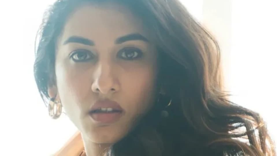 <p>యాంకర్ గా పేరు తెచ్చుకున్న విష్ణుప్రియ, ఆ తర్వాత యూట్యూబ్ డ్యాన్స్ వీడియోలతో అదరగొట్టింది. అనంతరం బిగ్ బాస్ తోనూ ఆకట్టుకుంది. ఇప్పుడు జీ తెలుగులో వస్తున్న ఆట షోలో ప్లేయర్ గా మెరుస్తోంది.</p>(instagram-Vishnupriyaa bhimeneni)