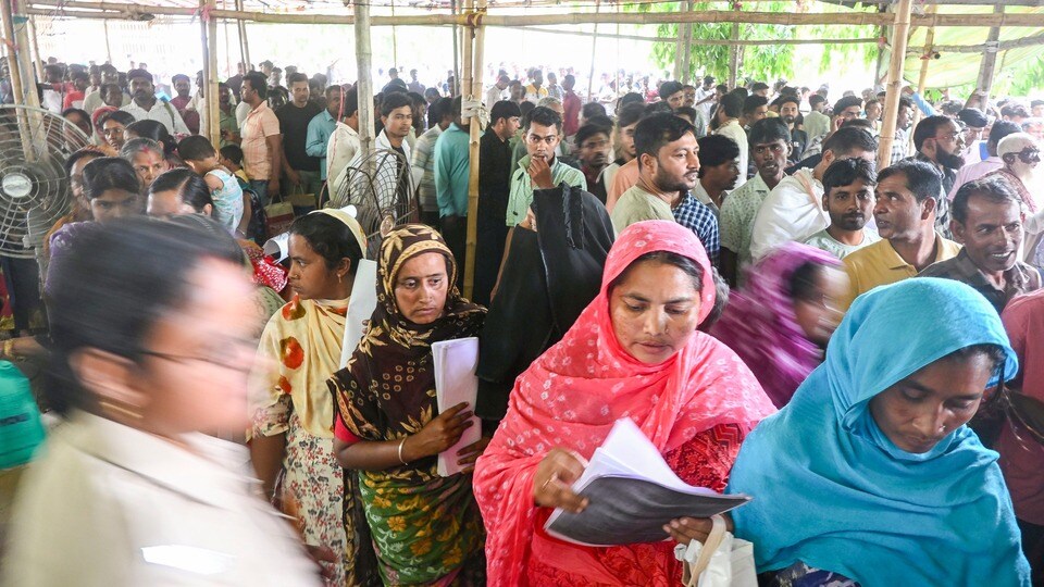 উত্তরপ্রদেশে মুসলিম সংখ্যাগরিষ্ঠ জেলাগুলিতে ভোটারের নাম কাটার হার ৯ থেকে ১১ শতাংশ। (PTI)