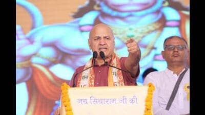 AAP leader Manish Sisodia addressing the gathering at a Hindu New Year function in Amritsar on Sunday. (HT)