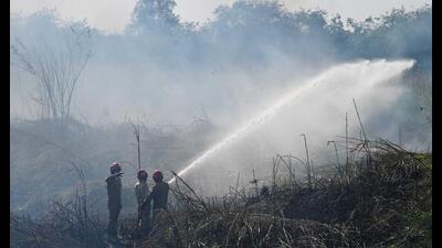 Police said the fire was brought under control and a “stop” message was issued at 4:35 pm after nearly three hours (Sanjeev Verma/HT) Police said the fire was brought under control and a “stop” message was issued at 4:35 pm after nearly three hours (Sanjeev Verma/HT)