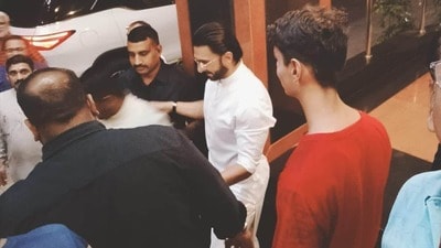 Ranveer Singh: ఆరెస్సెస్ ఆఫీసులో రణ్వీర్ సింగ్.. ధురంధర్ సక్సెస్ తర్వాత మోహన్ భగవత్తో మీటింగ్ Ranveer Singh: ఆరెస్సెస్ ఆఫీసులో రణ్వీర్ సింగ్.. ధురంధర్ సక్సెస్ తర్వాత మోహన్ భగవత్తో మీటింగ్