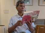Kumar also shared a picture from the outing, showing his father seated at a cafe, quietly reading a book with a cup of coffee by his side.