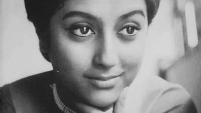 তিনটে বিয়ে, তবে প্রথম স্বামীর পদবি আজও ব্যবহার করেন অপর্ণা, কে ছিলেন সঞ্জয় সেন? তিনটে বিয়ে, তবে প্রথম স্বামীর পদবি আজও ব্যবহার করেন অপর্ণা, কে ছিলেন সঞ্জয় সেন?