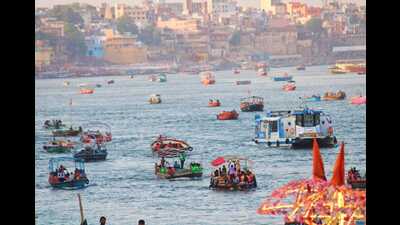 Boats seen on the Ganga as officials stress adherence to safety guidelines. (HT Photo) Boats seen on the Ganga as officials stress adherence to safety guidelines. (HT Photo)