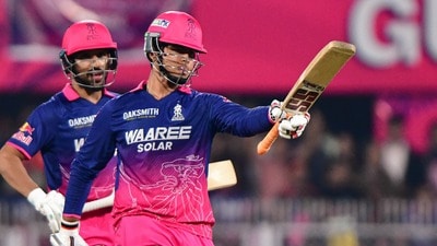 <p>ఆడిన 4 మ్యాచుల్లో 4 విజయాలతో దూసుకెళుతున్న రాజస్థాన్ రాయల్స్ జట్టు ప్రస్తుతం ఐపీఎల్ 2026 పాయింట్స్ టేబుల్లో అగ్రస్థానంలో (8పాయింట్స్) ఉంది. అంతేకాదు, 10 జట్లల్లో ఆర్ఆర్కే మెరుగైన రన్ రేట్ ఉంది. ఇక రెండో స్థానంలో పంజాబ్ కింగ్స్ జట్టు (7 పాయింట్లు) ఉంది. ఇవాళ ఎస్ఆర్హెచ్తో జరిగే మ్యాచ్లో గెలిస్తే 9 పాయింట్లతో పంజాబ్ మొదటి స్థానానికి చేరుకుంటుంది.</p> <p>ఆడిన 4 మ్యాచుల్లో 4 విజయాలతో దూసుకెళుతున్న రాజస్థాన్ రాయల్స్ జట్టు ప్రస్తుతం ఐపీఎల్ 2026 పాయింట్స్ టేబుల్లో అగ్రస్థానంలో (8పాయింట్స్) ఉంది. అంతేకాదు, 10 జట్లల్లో ఆర్ఆర్కే మెరుగైన రన్ రేట్ ఉంది. ఇక రెండో స్థానంలో పంజాబ్ కింగ్స్ జట్టు (7 పాయింట్లు) ఉంది. ఇవాళ ఎస్ఆర్హెచ్తో జరిగే మ్యాచ్లో గెలిస్తే 9 పాయింట్లతో పంజాబ్ మొదటి స్థానానికి చేరుకుంటుంది.</p>