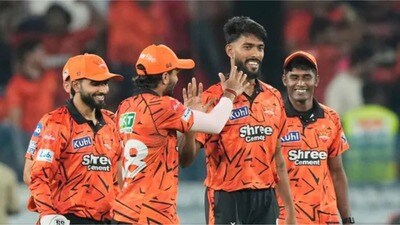 ఉప్పల్లో వికెట్ల వరద- 10 బంతుల్లోనే 4 వికెట్లు అవుట్- ఎస్ఆర్హెచ్ దాటికి కుదేలైన రాజస్థాన్ రాయల్స్ ఉప్పల్లో వికెట్ల వరద- 10 బంతుల్లోనే 4 వికెట్లు అవుట్- ఎస్ఆర్హెచ్ దాటికి కుదేలైన రాజస్థాన్ రాయల్స్