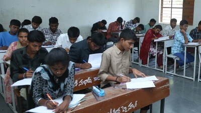 <p>. ఏప్రిల్ 23 నాటికి స్పాట్ పూర్తి అయితే… మరో వారం రోజుల పాటు క్రీడకరణ ఉంటుంది. అంటే ఏప్రిల్ చివరికల్లా మొత్తం ప్రక్రియ పూర్తయ్యే అవకాశం ఉంటుంది. అన్ని కుదిరితే ఏప్రిల్ 30 లేదా మే మొదటి వారంలో ఫలితాలను ప్రకటించే అవకాశం ఉంటుంది.</p> <p>. ఏప్రిల్ 23 నాటికి స్పాట్ పూర్తి అయితే… మరో వారం రోజుల పాటు క్రీడకరణ ఉంటుంది. అంటే ఏప్రిల్ చివరికల్లా మొత్తం ప్రక్రియ పూర్తయ్యే అవకాశం ఉంటుంది. అన్ని కుదిరితే ఏప్రిల్ 30 లేదా మే మొదటి వారంలో ఫలితాలను ప్రకటించే అవకాశం ఉంటుంది.</p>