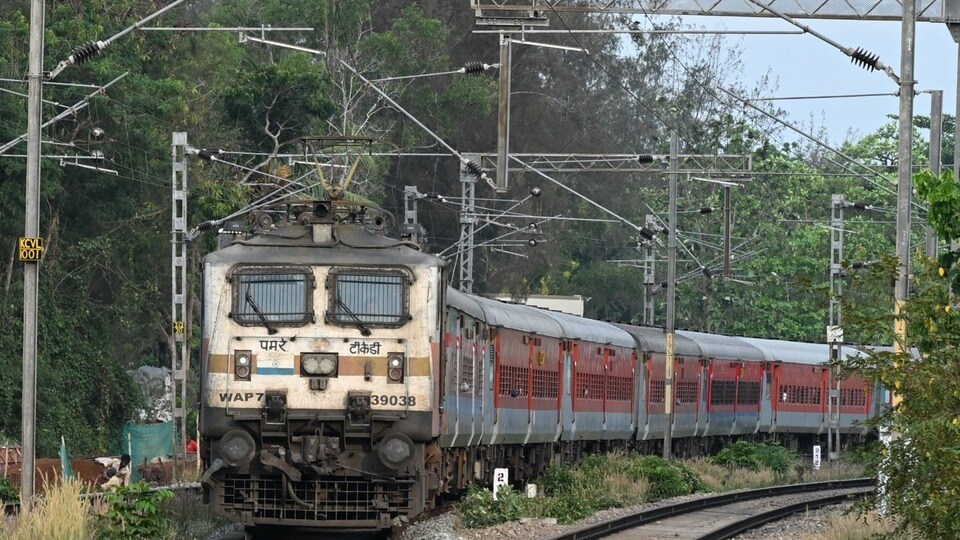 పలు రైళ్లు రద్దు