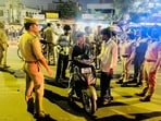 Drive against public drinking underway in Lucknow late Monday evening. (HT PHOTO) Drive against public drinking underway in Lucknow late Monday evening. (HT PHOTO)