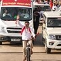 পর্দার নায়ক বাস্তবে ভিতুর ডিম! ফুলের পাপড়ি ছুঁড়তেই ছুটে পালাল বিজয়, হাসির রোল নেটপাড়ায়
