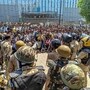 నోయిడా పారిశ్రామిక ప్రాంతంలో వేతనాల కోసం జరుగుతున్న ఆందోళనలు 
