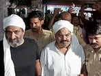 olice personnel escort Mafia-turned-politician Atiq Ahmed and his brother Khalid Azim alias Ashraf (File)