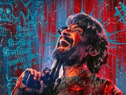 ভাঙা চশমা পরে হাসতে হাসতে নিজেকেই গুলি করতে চলেছেন বিক্রম!