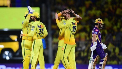 <p>ఈ మ్యాచ్​లో సీఎస్కే తరఫున సంజూ శాంసన్ (48 రన్స్​) టాప్​ స్కోరర్​గా నిలిచాడు. కేకేఆర్​ తరఫున రమణ్​దీప్​ సింగ్​ 35 పరుగులు చేసి టాప్​లో నిలిచాడు.</p> (REUTERS)