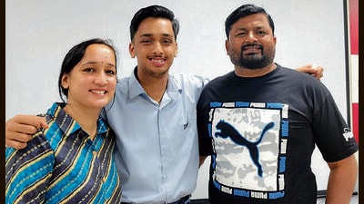 Divyansh Jaju of Police DAV School with his parents in Ludhiana on Wednesday. (HT Photo)