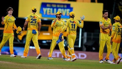 <p>4 ఓవర్లు వేసి 3 వికెట్లు తీసి టాప్ వికెట్ టేకర్గా నిలిచిన నూర్ అహ్మద్కి మ్యాన్ ఆఫ్ ది మ్యాచ్ అవార్డు లభించింది. గాయం కారణంగా ఎంఎస్ ధోనీ ఈ సీజన్లో ఇప్పటివరకు ఒక్క మ్యాచ్ కూడా ఆడలేదు. ఇక శనివారం హైదరాబాద్లో ఎస్ఆర్హెచ్తో జరిగే మ్యాచ్లో అయినా అతను ఆడాలని ఫ్యాన్స్ కోరుకుంటున్నారు.</p> (PTI) <p>4 ఓవర్లు వేసి 3 వికెట్లు తీసి టాప్ వికెట్ టేకర్గా నిలిచిన నూర్ అహ్మద్కి మ్యాన్ ఆఫ్ ది మ్యాచ్ అవార్డు లభించింది. గాయం కారణంగా ఎంఎస్ ధోనీ ఈ సీజన్లో ఇప్పటివరకు ఒక్క మ్యాచ్ కూడా ఆడలేదు. ఇక శనివారం హైదరాబాద్లో ఎస్ఆర్హెచ్తో జరిగే మ్యాచ్లో అయినా అతను ఆడాలని ఫ్యాన్స్ కోరుకుంటున్నారు.</p> (PTI)
