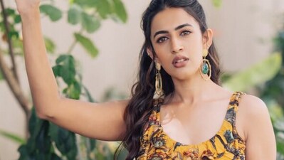 <p>రీసెంట్ గా హారర్ కామెడీ థ్రిల్లర్ రాకాసతో నిహారిక కొణిదెల బ్లాక్ బస్టర్ హిట్ అందుకుంది. ప్రస్తుతం తన అన్నయ్య వరుణ్ తేజ్ హీరోగా ‘బరి’ అనే మూవీని నిహారిక నిర్మిస్తోంది.</p> (instagram-Niharika Konidela) <p>రీసెంట్ గా హారర్ కామెడీ థ్రిల్లర్ రాకాసతో నిహారిక కొణిదెల బ్లాక్ బస్టర్ హిట్ అందుకుంది. ప్రస్తుతం తన అన్నయ్య వరుణ్ తేజ్ హీరోగా ‘బరి’ అనే మూవీని నిహారిక నిర్మిస్తోంది.</p> (instagram-Niharika Konidela)