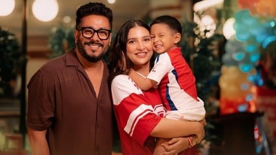 ২ সন্তান সামলে কীভাবে প্রেম চলে শুভশ্রীর সঙ্গে, খোলসা রাজের।