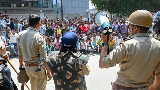District administration warned contractors of strict action in case of any involvement of workers linked to them in acts of unrest or damage to property. (HT Photo/Sunil Ghosh)