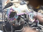 The residents refused to go to raen baseras (shelter homes), which the administration had arranged, and instead, took refuge under alimrahs, iron trunks, fridges, tarpaulins and other things to save themselves from the sun. (HT Deepak Gupta/HT Photo)