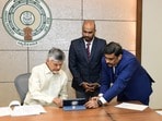 స్వీయ జనగణనలో వివరాలను నమోదు చేసుకున్న సీఎం
