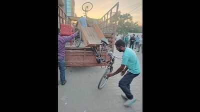 In the evening, enforcement teams intensified the drive in Kajheri Village and Raipur Khurd. (HT Photo)