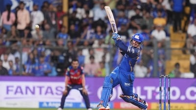 Quinton de Kock smacked an unbeaten knock of 112 runs off 60 balls, including eight fours and seven sixes, striking at 186.67. (PTI) Quinton de Kock smacked an unbeaten knock of 112 runs off 60 balls, including eight fours and seven sixes, striking at 186.67. (PTI)