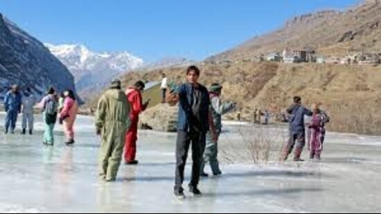 Member of the National Disaster Management Authority (NDMA) Dinesh Kumar Aswal and secretary Manish Bhardwaj, inspected the Sissu Lake from April 15 to 17. (File)