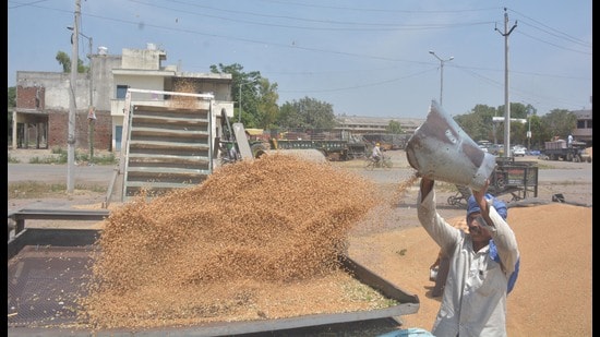 The Food Corporation of India (FCI) on Thursday recommended relaxing quality norms for wheat procurement in the current season following parallel investigations carried out by it in addition to the teams sent by the Union ministry of food and public distribution.