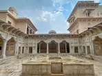 Chatta Rai Balmukund Das (Birbal Ka Chhatta), located in Nalapur, Narnaul. (Parveen Kumar/HT) Chatta Rai Balmukund Das (Birbal Ka Chhatta), located in Nalapur, Narnaul. (Parveen Kumar/HT)