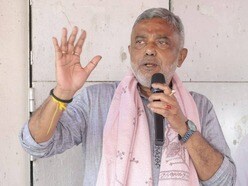  মনোহরপুকুর রোডে অবস্থিত বিদায়ী বিধায়ক দেবাশিস কুমারের বাড়িতে আজ সকালবেলা পৌঁছে যান আয়কর বিভাগের অফিসাররা। 