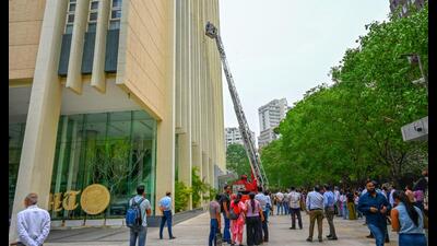 Delhi Fire Services organised a public awareness drill at HT House on KG Marg on Friday (Vipin Kumar/ HT) Delhi Fire Services organised a public awareness drill at HT House on KG Marg on Friday (Vipin Kumar/ HT)
