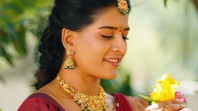 <p>స్టార్ మాలో ప్రసారమవుతున్న ఇల్లు ఇల్లాలు పిల్లలు సీరియల్ రేటింగ్స్ లో దూసుకుపోతుంది. ఇందులో బుల్లితెర మెగాస్టార్ ప్రభాకర్, సీనియర్ నటి ఆమని తదితరులు నటిస్తున్నారు. </p> (instagram-Thandra Anshu Reddy) <p>స్టార్ మాలో ప్రసారమవుతున్న ఇల్లు ఇల్లాలు పిల్లలు సీరియల్ రేటింగ్స్ లో దూసుకుపోతుంది. ఇందులో బుల్లితెర మెగాస్టార్ ప్రభాకర్, సీనియర్ నటి ఆమని తదితరులు నటిస్తున్నారు. </p> (instagram-Thandra Anshu Reddy)