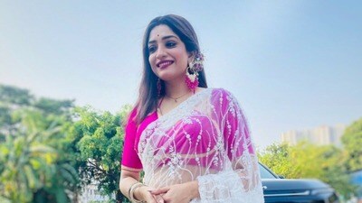 প্রচন্ড গরমে মানসী কীভাবে রাখেন নিজের যত্ন? প্রচন্ড গরমে মানসী কীভাবে রাখেন নিজের যত্ন?