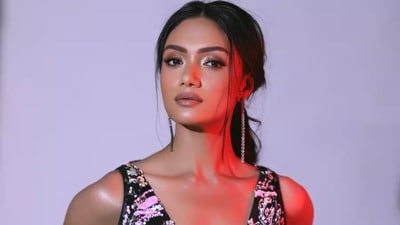,বাঙালি হয়েও বাংলা না জানায় কটাক্ষের মুখে শ্রুতি