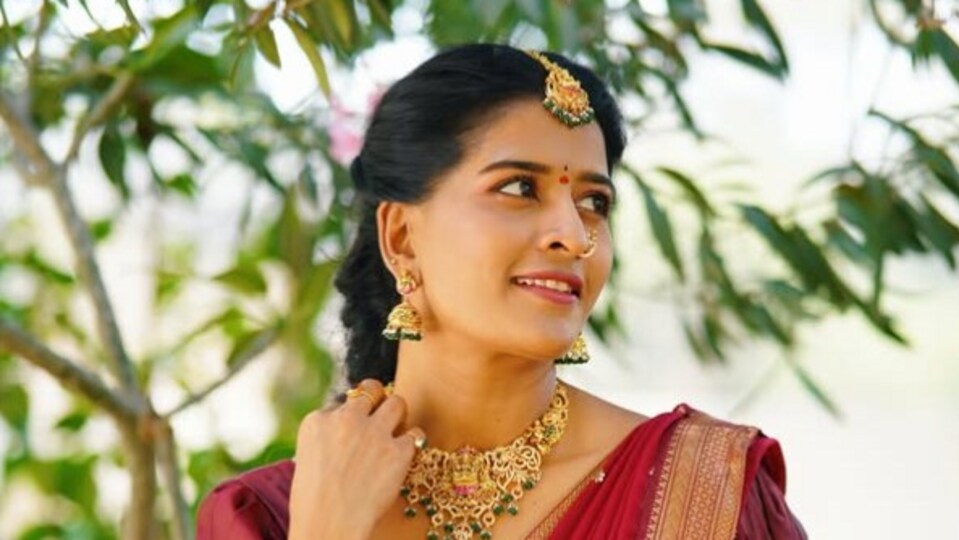 <p>ఈటీవీలో వచ్చిన ‘భార్యామణి’ సీరియల్ తో కెరీర్ స్టార్ట్ చేసిన అన్షు రెడ్డి.. ఆ తర్వాత గోకులంలో సీత తదితర సీరియల్స్ లో నటించింది. </p>(instagram-Thandra Anshu Reddy)