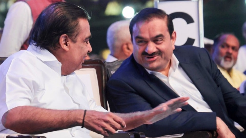 রিলায়েন্স চেয়ারম্যান মুকেশ আম্বানিকে ছাপিয়ে ভারতের সবচেয়ে ধনী ব্যক্তির মুকুট পরলেন আদানি গ্রুপের মালিক গৌতম আদানি।