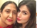 Zareen Khan pens emotional tribute for her mother Parveen Khan. Zareen Khan pens emotional tribute for her mother Parveen Khan.