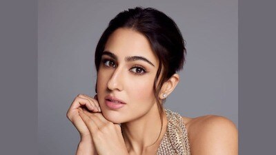 <p>సారా కెరీర్ విశ్లేషణ - సారా అలీ ఖాన్ కెరీర్‌ను విశ్లేషిస్తే ఆమె చిత్రాలు ఏవీ IMDb లో7కంటే ఎక్కువ రేటింగ్స్ పొందలేదు. ఇన్ స్టాగ్రామ్ లో ఆమెకు ఫ్యాన్ ఫాలోయింగ్ ఉంది. ఏకంగా 45.8 మిలియన్ ఫాలోవర్స్ సారాకు ఉన్నారు. మరి ఆమె సినిమాలు 7 రేటింగ్ సాధించకపోడానికి గల కారణాలు చూద్దాం. </p> 