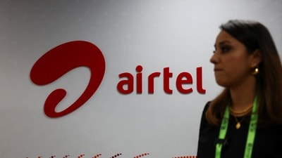 <p>30 రోజుల వాలిడిటీతో రూ. 48, రూ. 100, రూ. 161, రూ. 195, రూ. 279 రూ. 361 వంటి డేట్​ ప్యాక్స్​ కూడా ఎయిర్​టెల్​ తన కస్టమర్లకు ఇస్తోంది.</p> 