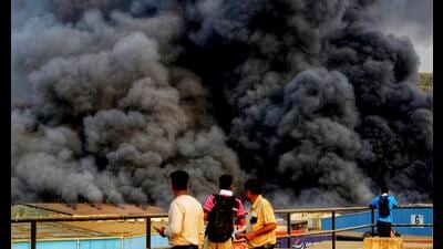 Navi Mumbai, India - April 18, 2026:Major fire broke out at JWR Logistics at Padheghar near Ghavan Pahata close to Navi Mumbai International Airport in Navi Mumbai, India, on Saturday, April 18, 2026. (Photo by Bachchan Kumar/ Hindustan Times) (Hindustan Times) Navi Mumbai, India - April 18, 2026:Major fire broke out at JWR Logistics at Padheghar near Ghavan Pahata close to Navi Mumbai International Airport in Navi Mumbai, India, on Saturday, April 18, 2026. (Photo by Bachchan Kumar/ Hindustan Times) (Hindustan Times)