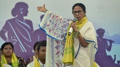 বিজেপি ও প্রধানমন্ত্রী নরেন্দ্র মোদীকে আক্রমণ মুখ্যমন্ত্রী মমতা বন্দ্যোপাধ্যায়ের। (ফাইল ছবি, সৌজন্যে পিটিআই) বিজেপি ও প্রধানমন্ত্রী নরেন্দ্র মোদীকে আক্রমণ মুখ্যমন্ত্রী মমতা বন্দ্যোপাধ্যায়ের। (ফাইল ছবি, সৌজন্যে পিটিআই)