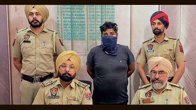 The accused truck driver in the custody of Machhiwara police in Ludhiana on Saturday. (HT PHOTO)