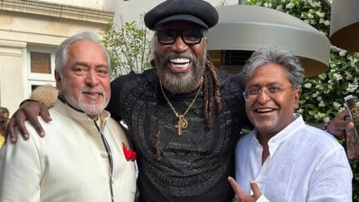 Chris Gayle Lalit Modi: అప్పుల్లో ఉన్నాను ఆదుకోండి అంటూ గేల్ ఫోన్ చేశాడు.. మాల్యా ఆ ఛాన్స్ ఇచ్చాడు: లలిత్ మోదీ (X images) Chris Gayle Lalit Modi: అప్పుల్లో ఉన్నాను ఆదుకోండి అంటూ గేల్ ఫోన్ చేశాడు.. మాల్యా ఆ ఛాన్స్ ఇచ్చాడు: లలిత్ మోదీ (X images)