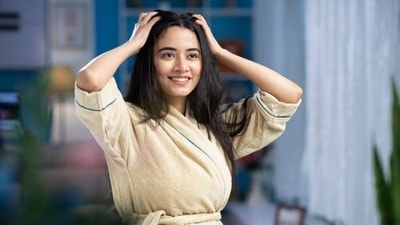 <p>ఆవ నూనెతో తయారు చేసిన సహజమైన హెయిర్ డై నూనెను ఒక సీసాలో నిల్వ చేసుకోండి. అవసరమైనప్పుడు ఈ నూనెను మీ జుట్టుకు పట్టించి, మెల్లగా మసాజ్ చేసి, మరుసటి రోజు తేలికపాటి షాంపూతో తలస్నానం చేయండి.</p> <p>ఆవ నూనెతో తయారు చేసిన సహజమైన హెయిర్ డై నూనెను ఒక సీసాలో నిల్వ చేసుకోండి. అవసరమైనప్పుడు ఈ నూనెను మీ జుట్టుకు పట్టించి, మెల్లగా మసాజ్ చేసి, మరుసటి రోజు తేలికపాటి షాంపూతో తలస్నానం చేయండి.</p>