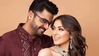 বৈবাহিক সম্পর্কের টানাপোড়েন, থেরাপি নিতে বাধ্য হন হংসিকা