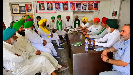 Sanyukt Kisan Morcha Punjab members during the meeting at Karnail Singh Ishru Bhawan in Ludhiana on Saturday. (Gurpreet Singh/HT)