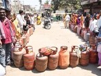 People queue up to refill their LPG cylinders at Digha in Patna (HT FILE)